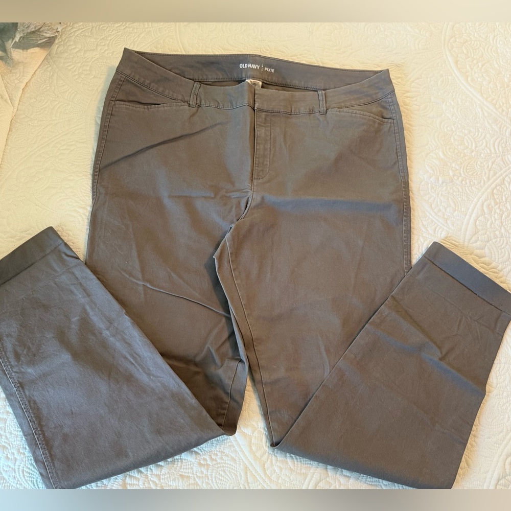 Old Navy Women's Gray Pixie Chinos